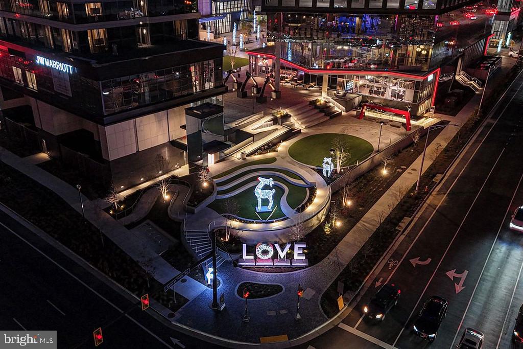 1427 NORTHGATE SQUARE 27/22B