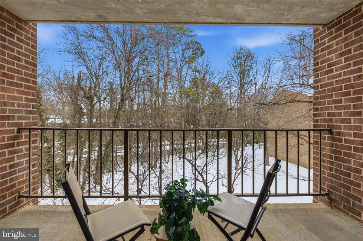 1427 NORTHGATE SQUARE 27/22B