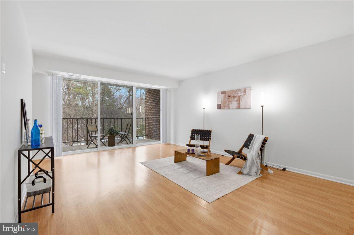 1427 NORTHGATE SQUARE 27/22B