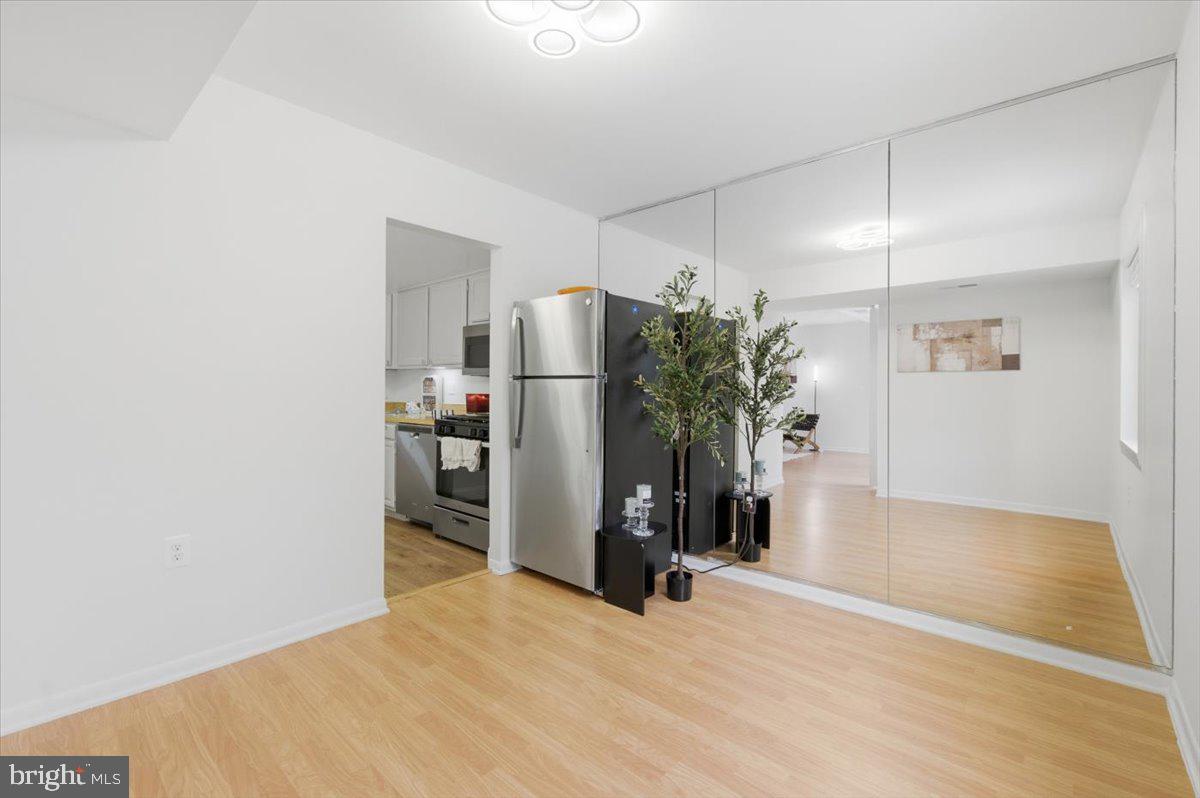 1427 NORTHGATE SQUARE 27/22B