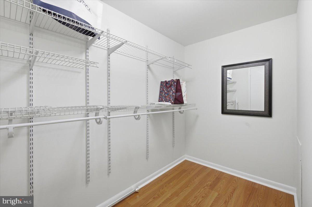 1427 NORTHGATE SQUARE 27/22B