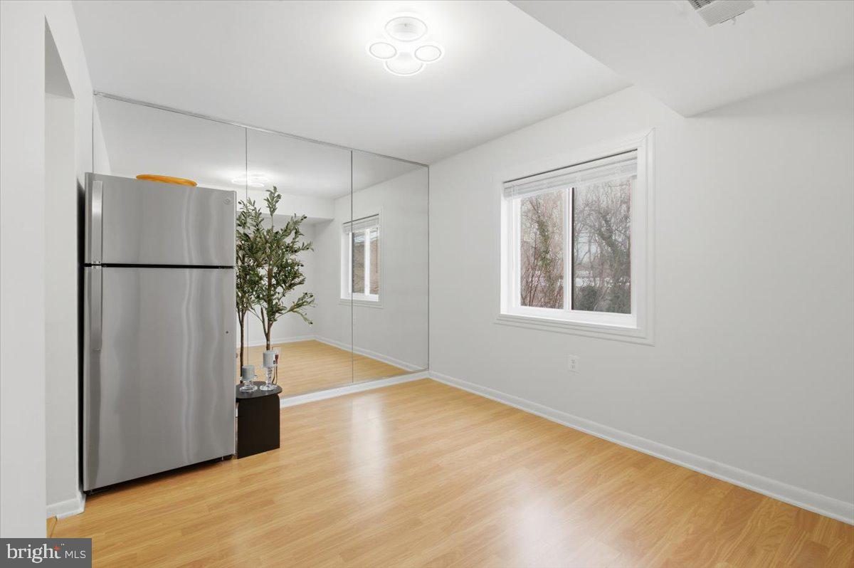 1427 NORTHGATE SQUARE 27/22B