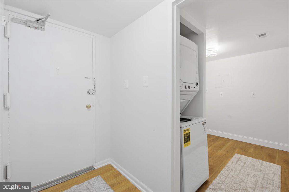 1427 NORTHGATE SQUARE 27/22B