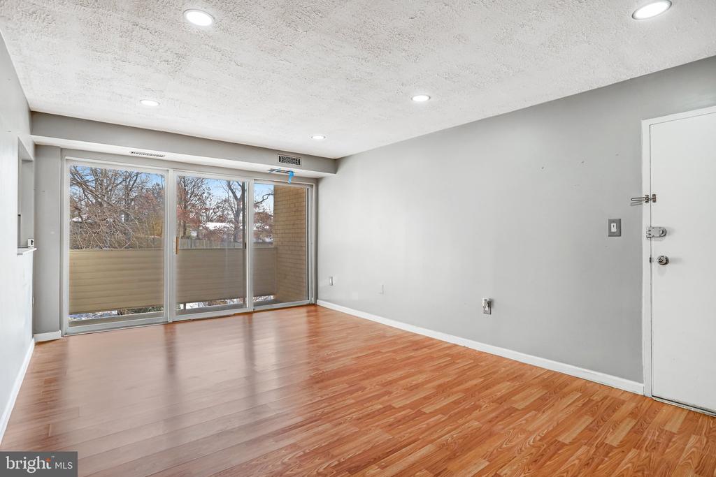 5612 BLOOMFIELD DRIVE 204