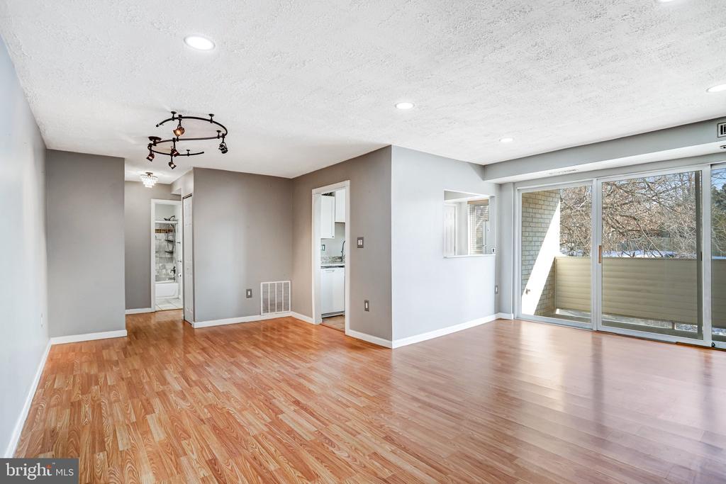 5612 BLOOMFIELD DRIVE 204