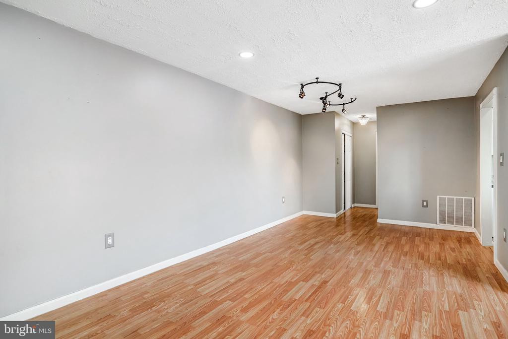 5612 BLOOMFIELD DRIVE 204
