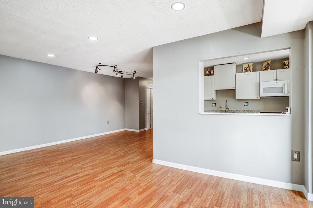 5612 BLOOMFIELD DRIVE 204