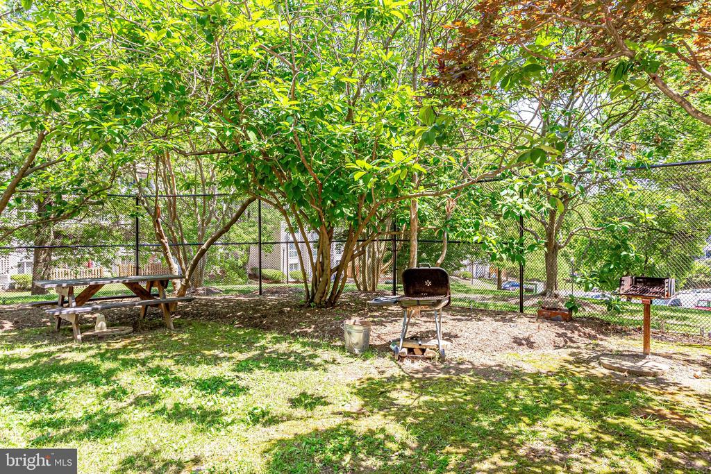 5612 BLOOMFIELD DRIVE 204