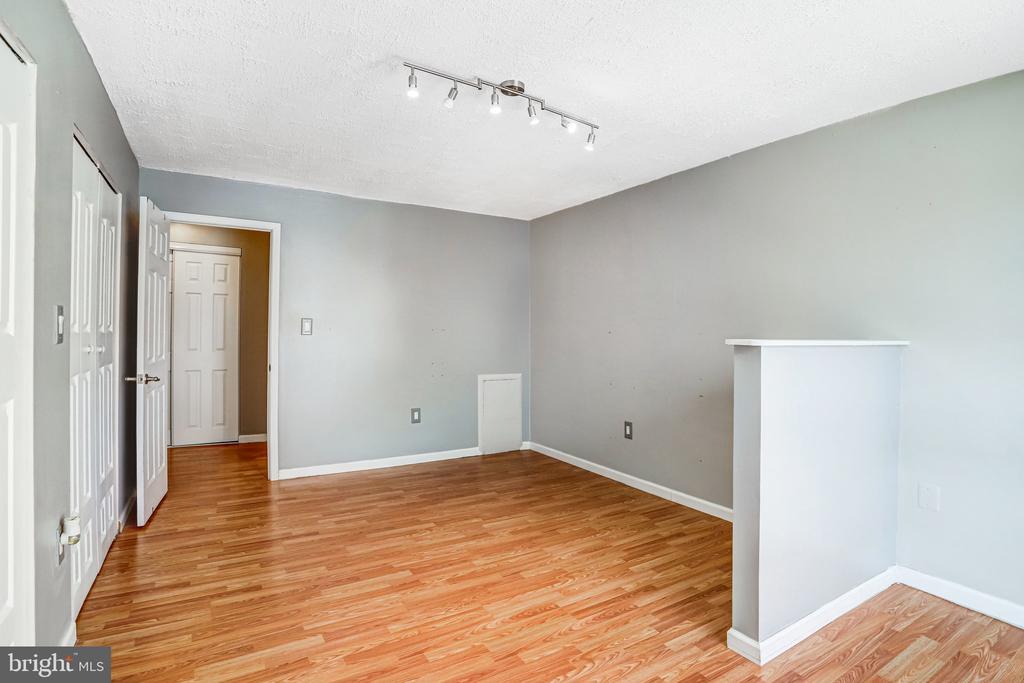 5612 BLOOMFIELD DRIVE 204