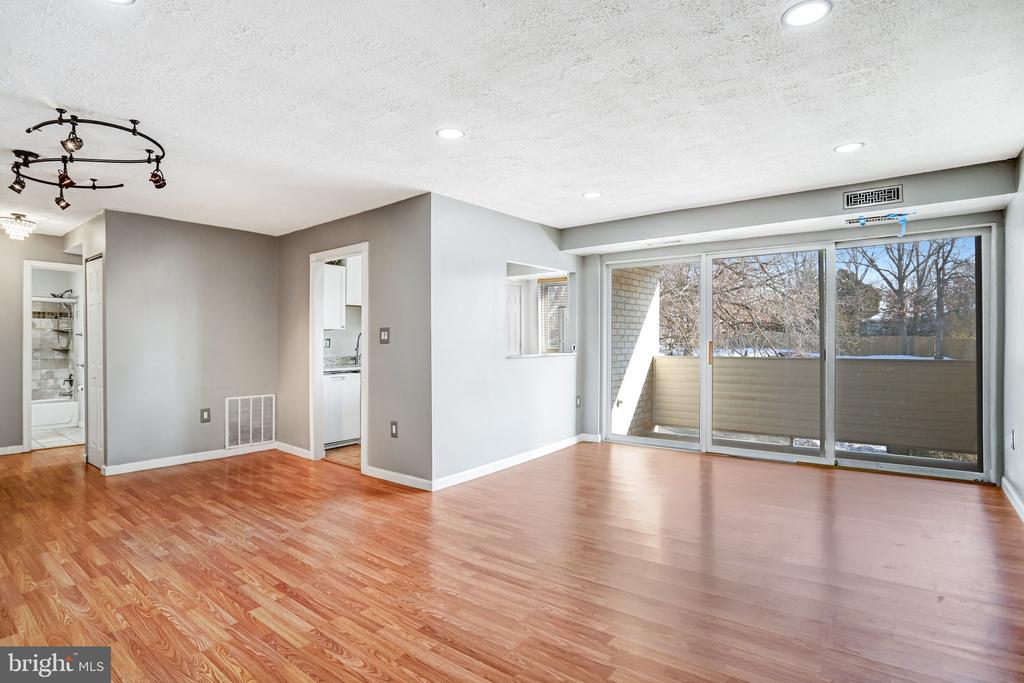 5612 BLOOMFIELD DRIVE 204