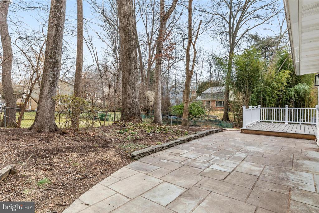 1002 KERGE COURT SE
