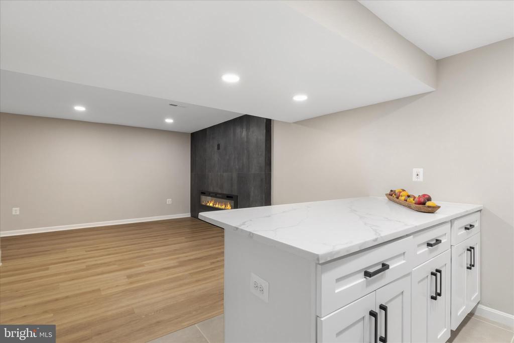 1002 KERGE COURT SE