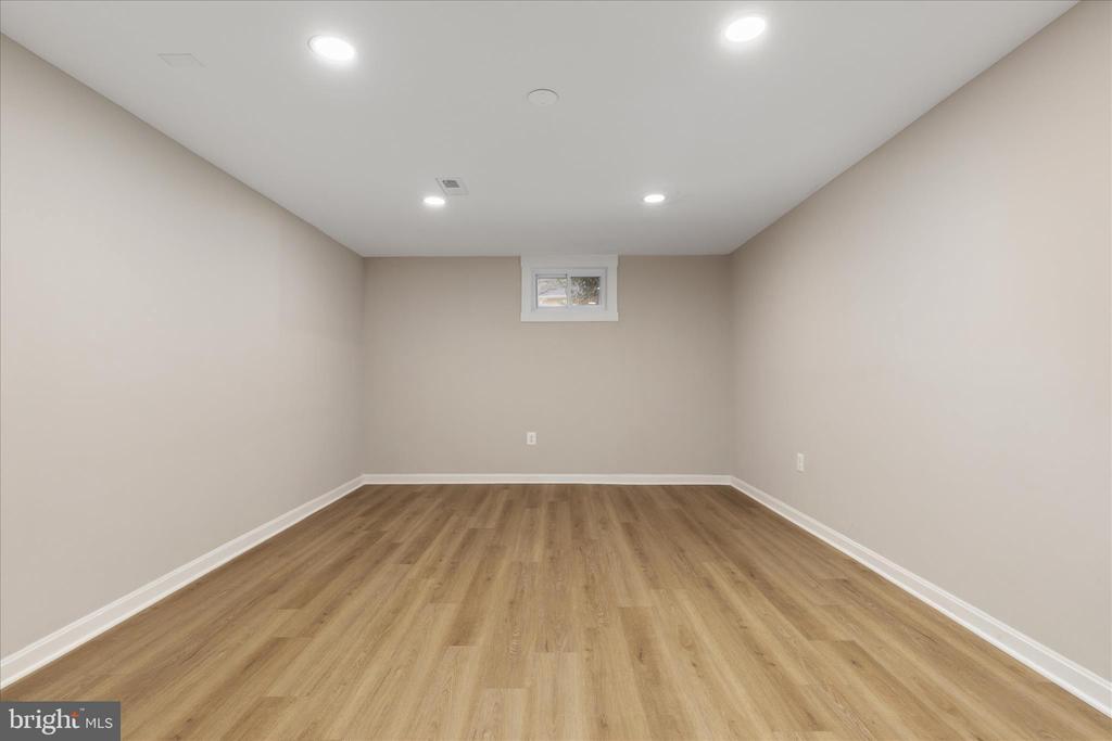 1002 KERGE COURT SE