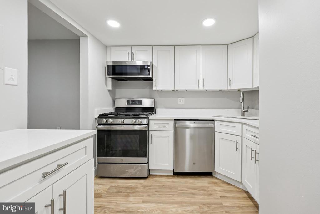 1410 NORTHGATE SQUARE 10/1A