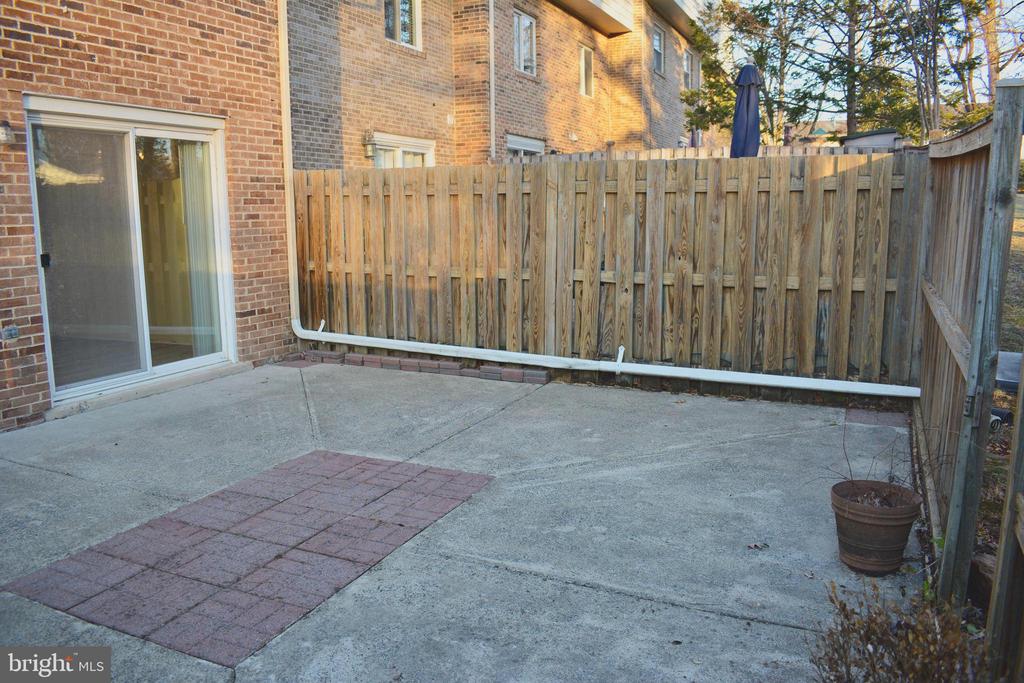 7051 LEEWOOD FOREST DRIVE