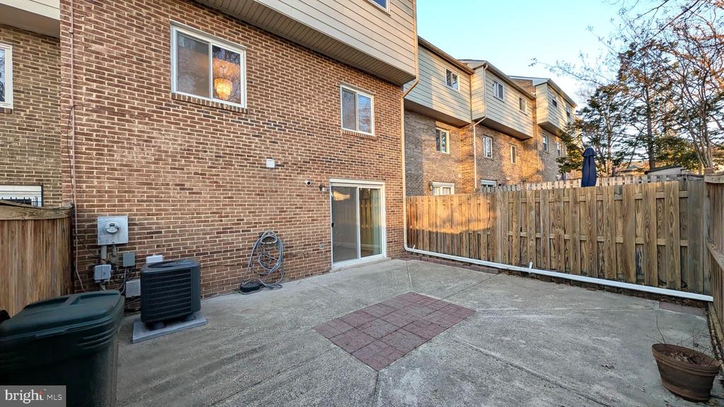 7051 LEEWOOD FOREST DRIVE