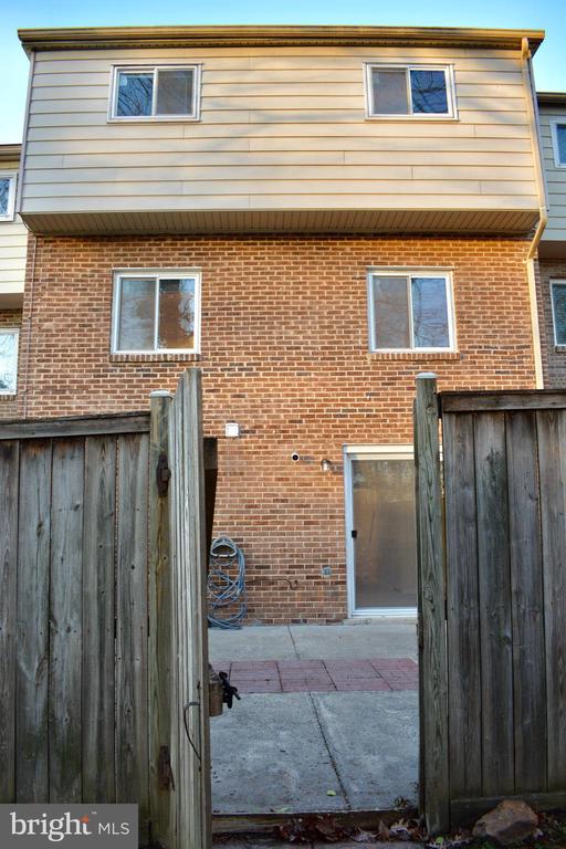 7051 LEEWOOD FOREST DRIVE