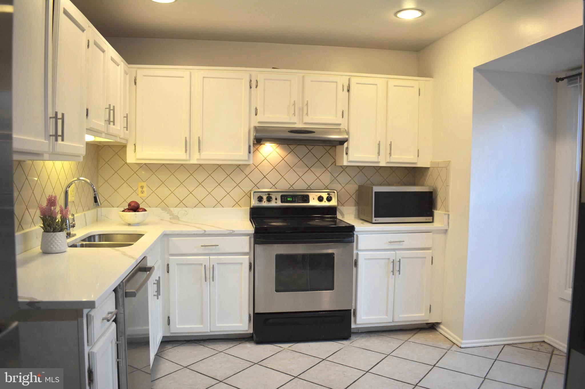 7051 LEEWOOD FOREST DRIVE