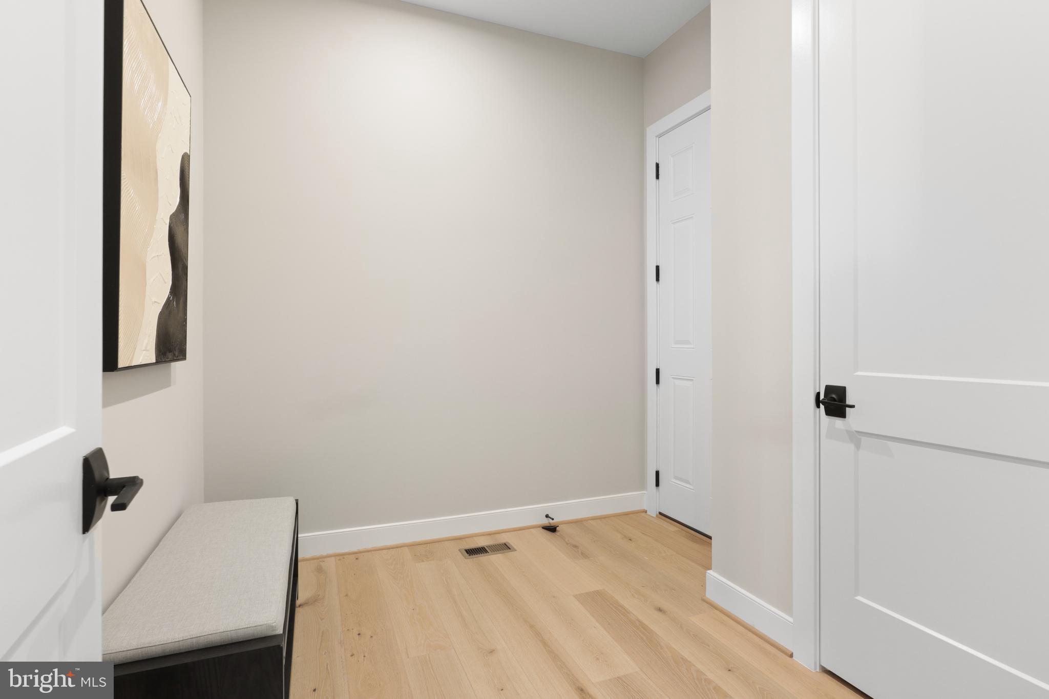 404 WINDOVER COURT NW