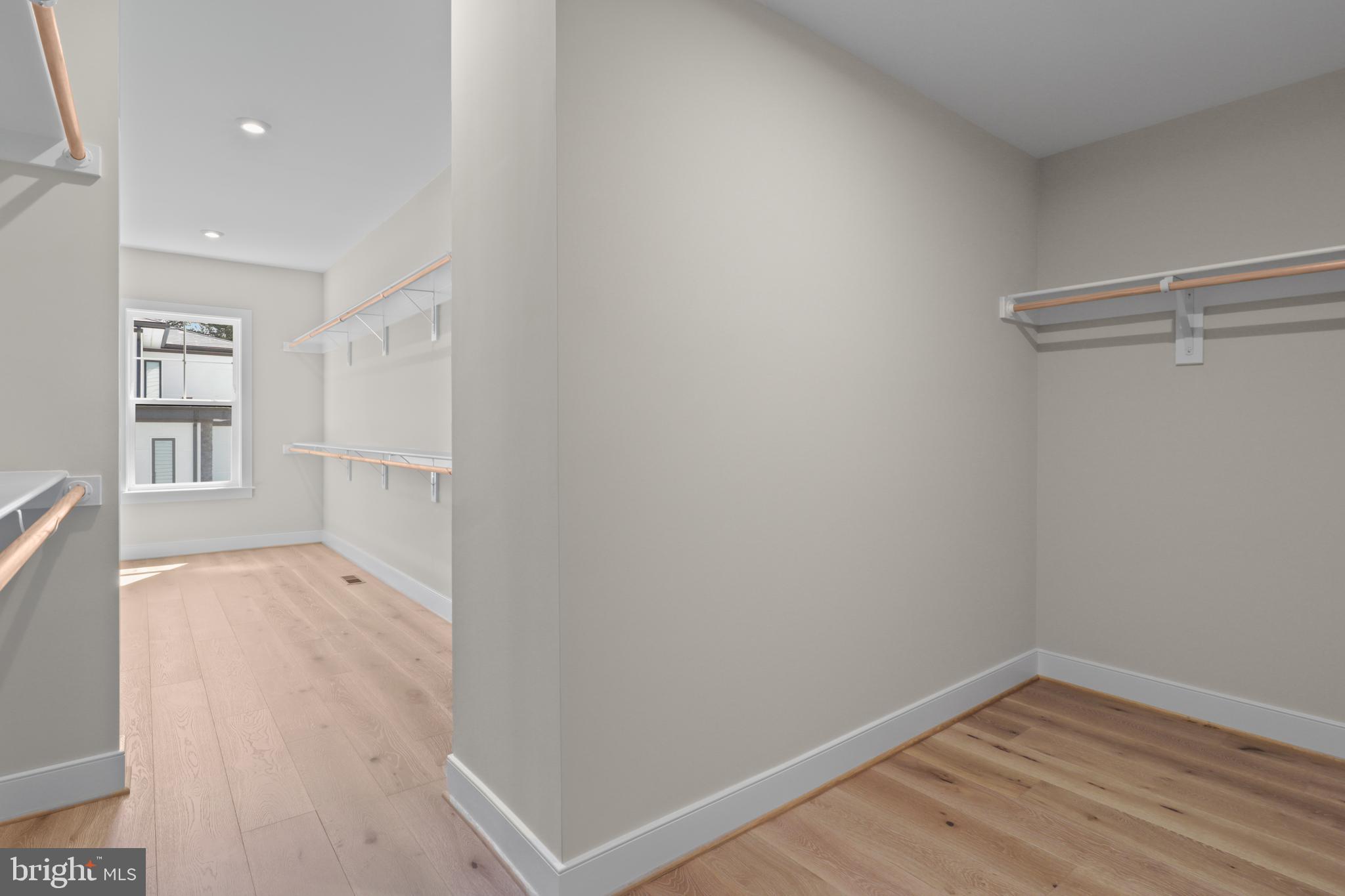 404 WINDOVER COURT NW