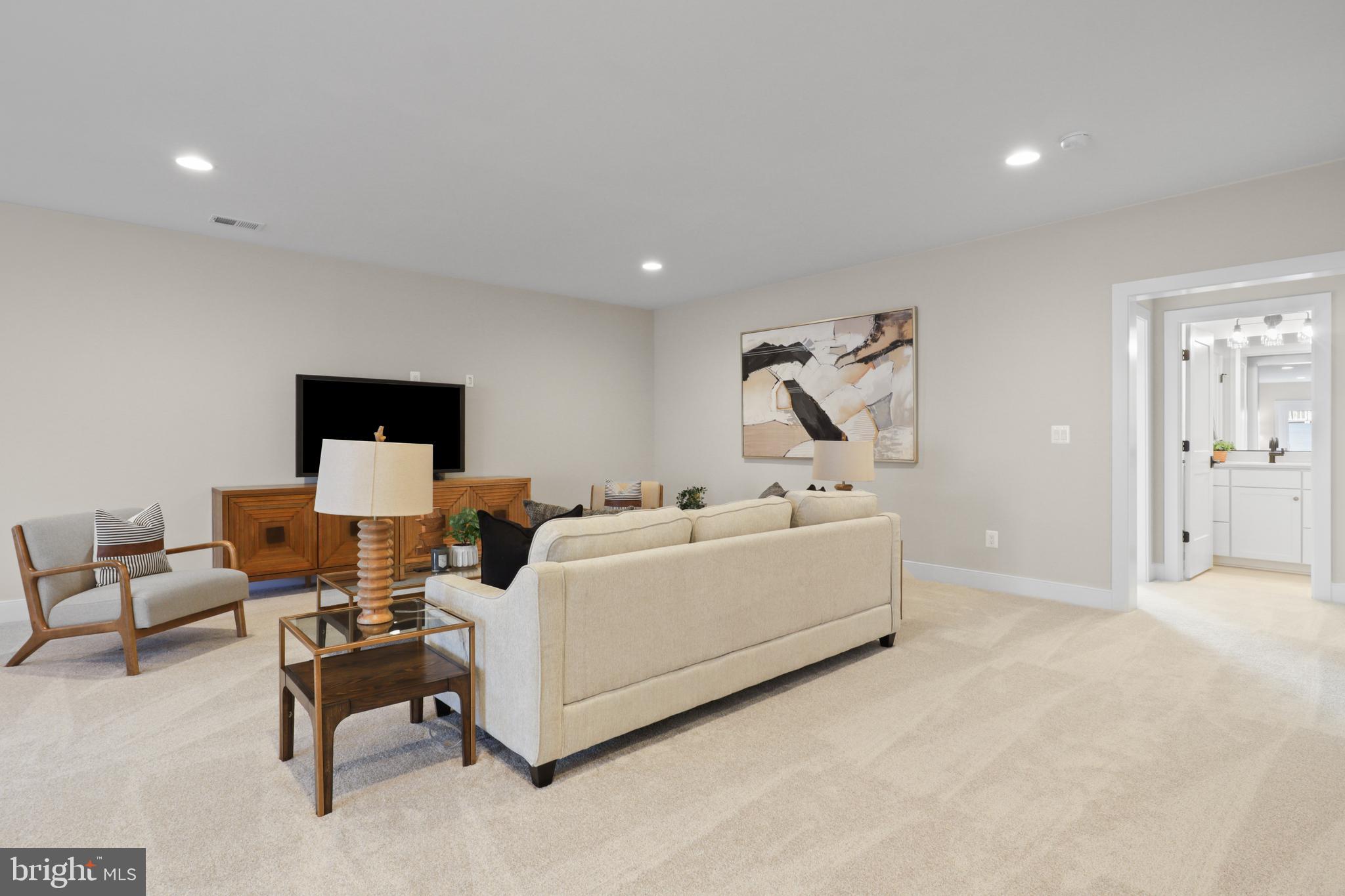 404 WINDOVER COURT NW