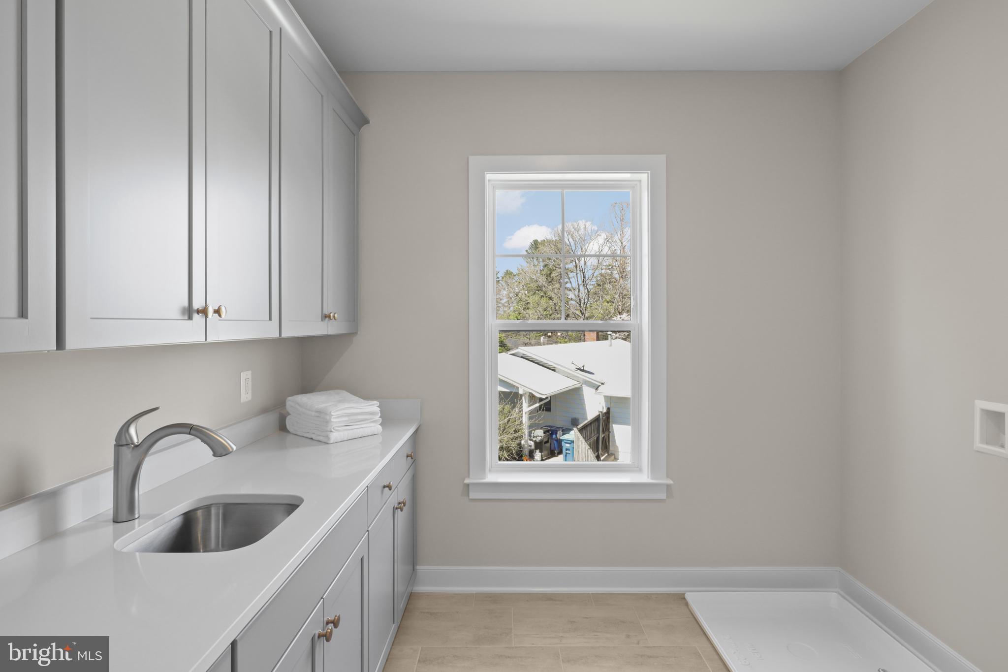 404 WINDOVER COURT NW