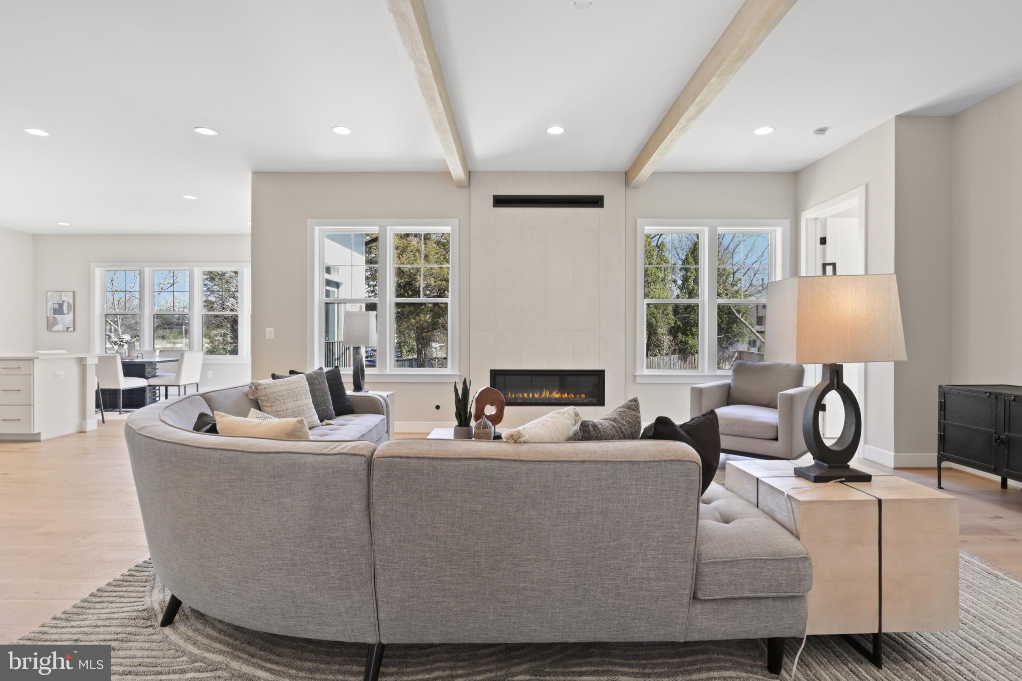 404 WINDOVER COURT NW