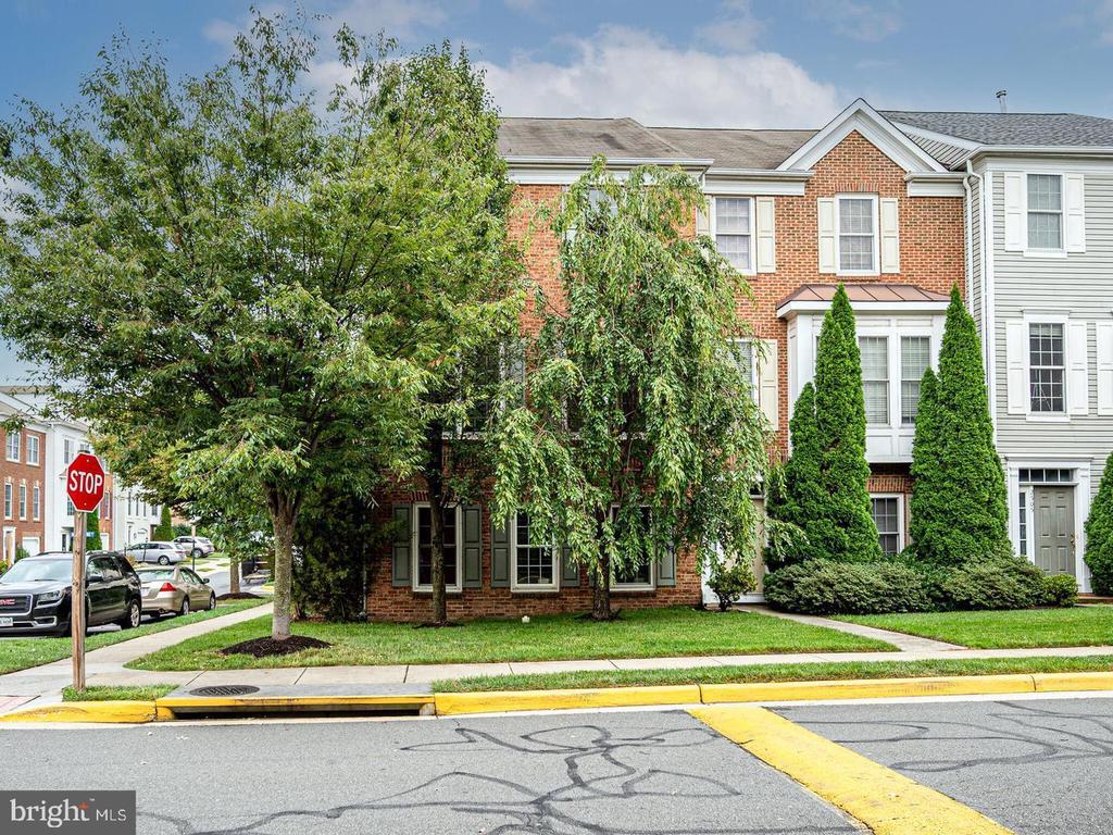 2501 BRONZE STONE PLACE