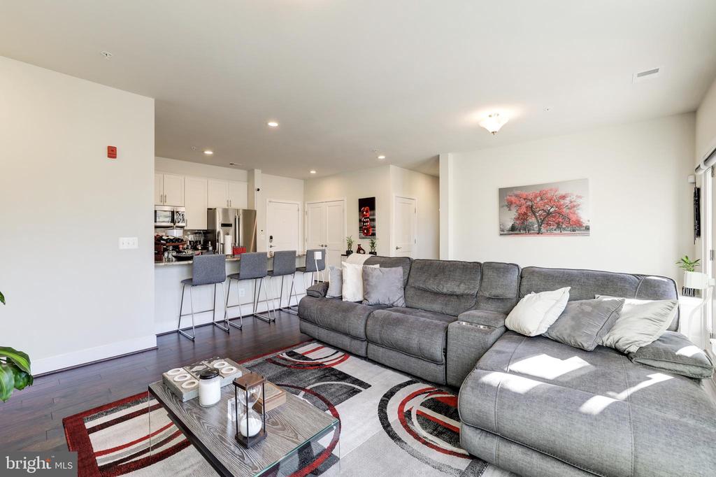 1951 RESTON VALLEY WAY 1
