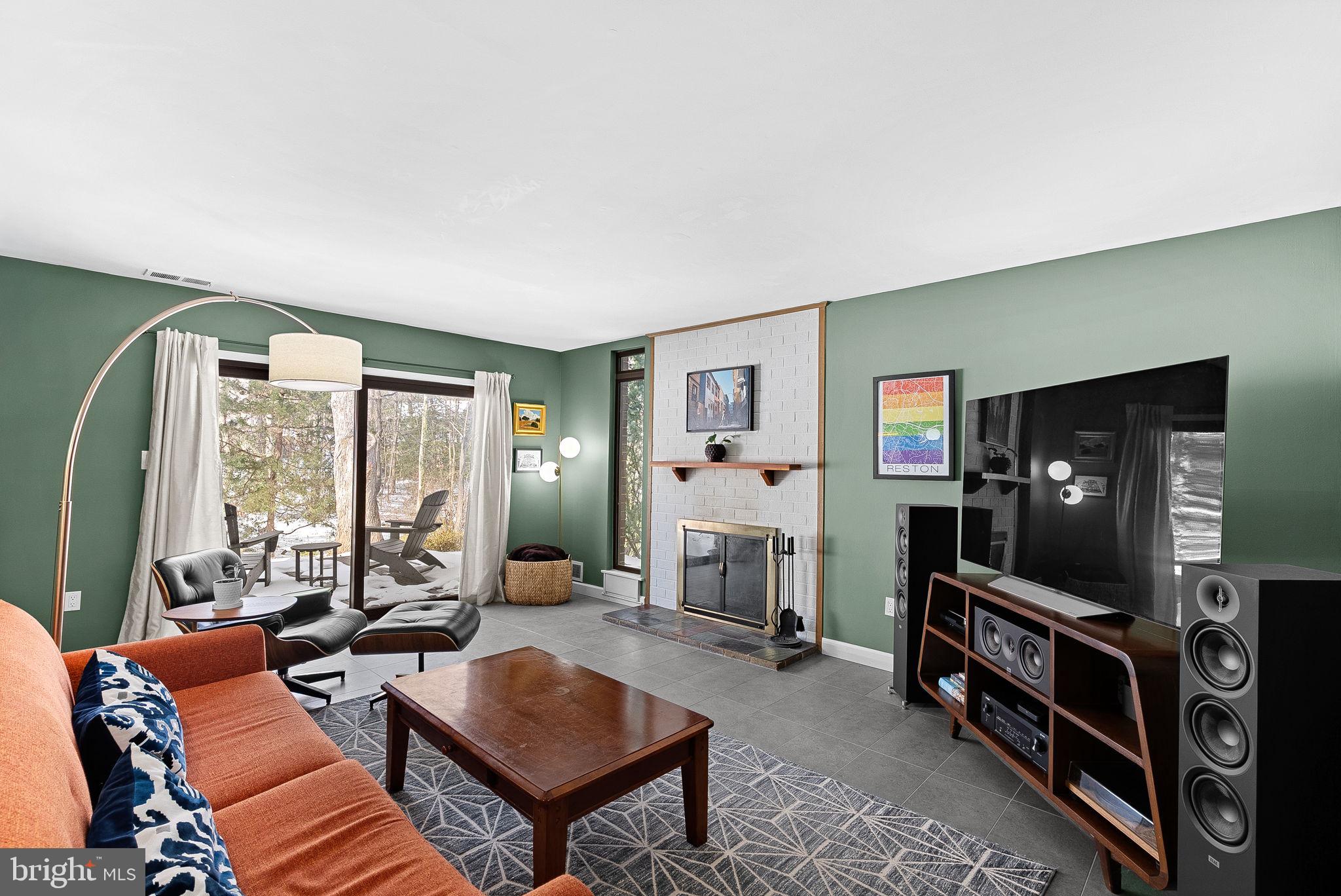 1628 GREENBRIAR COURT