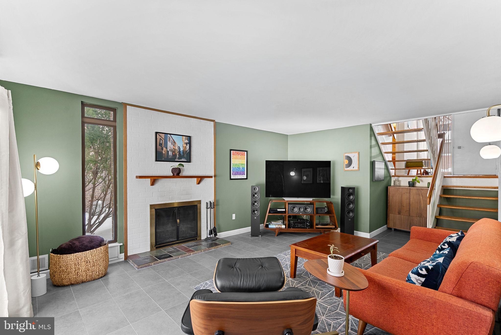 1628 GREENBRIAR COURT