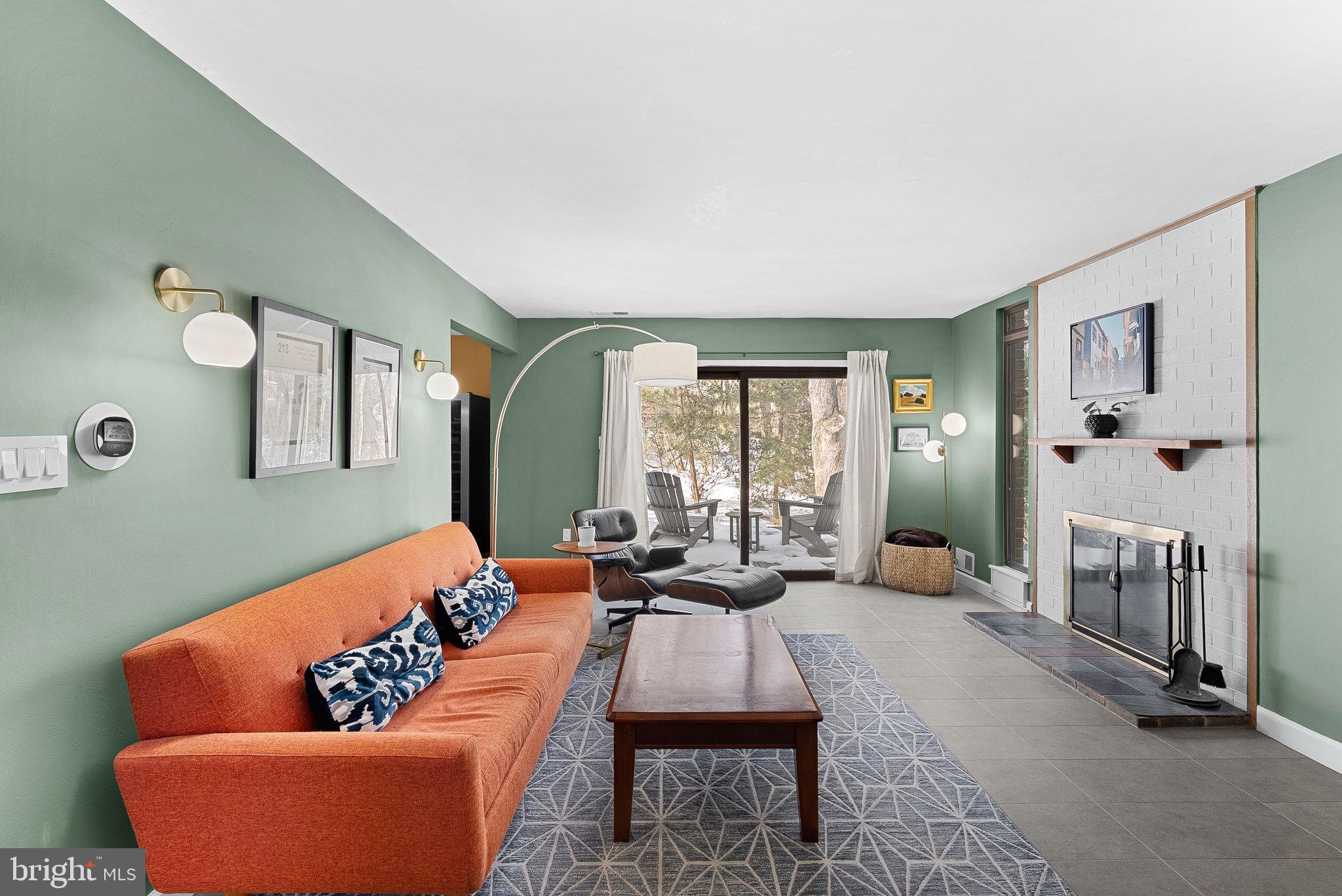 1628 GREENBRIAR COURT