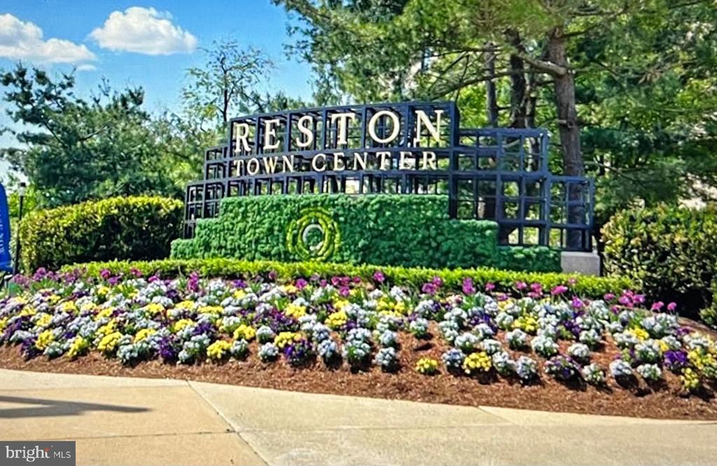 12027 EDGEMERE CIRCLE