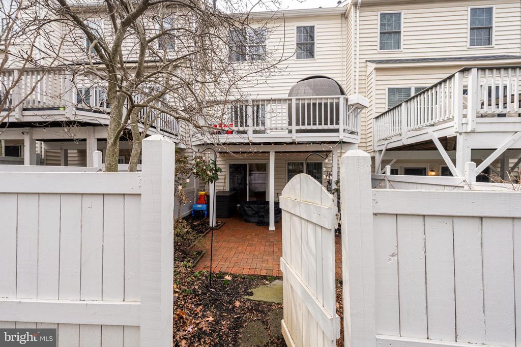 12027 EDGEMERE CIRCLE