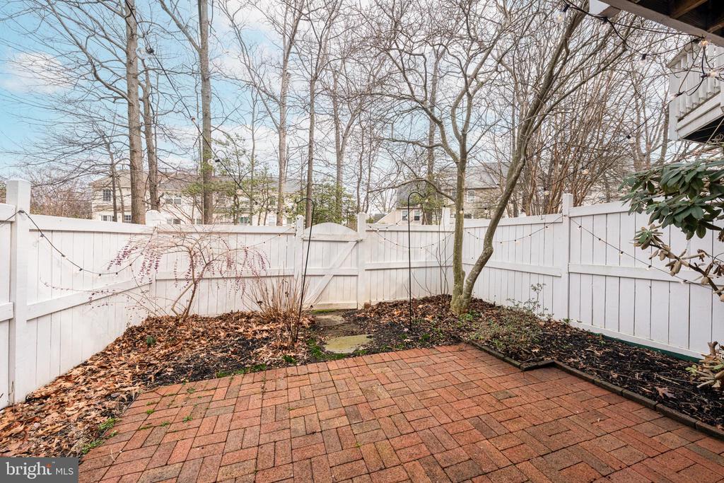 12027 EDGEMERE CIRCLE