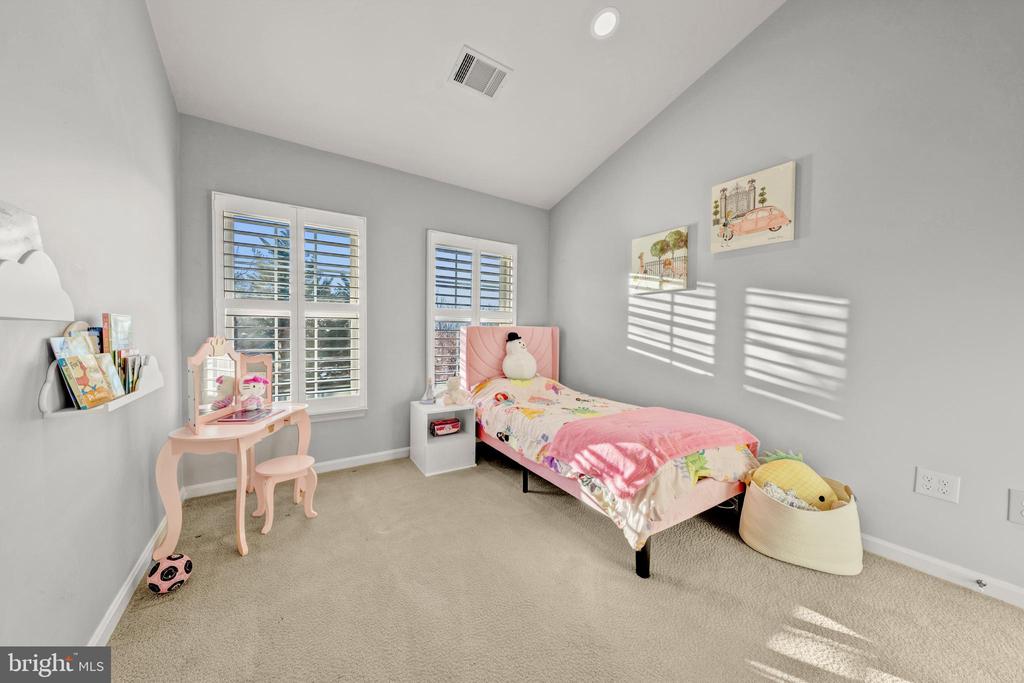 12027 EDGEMERE CIRCLE