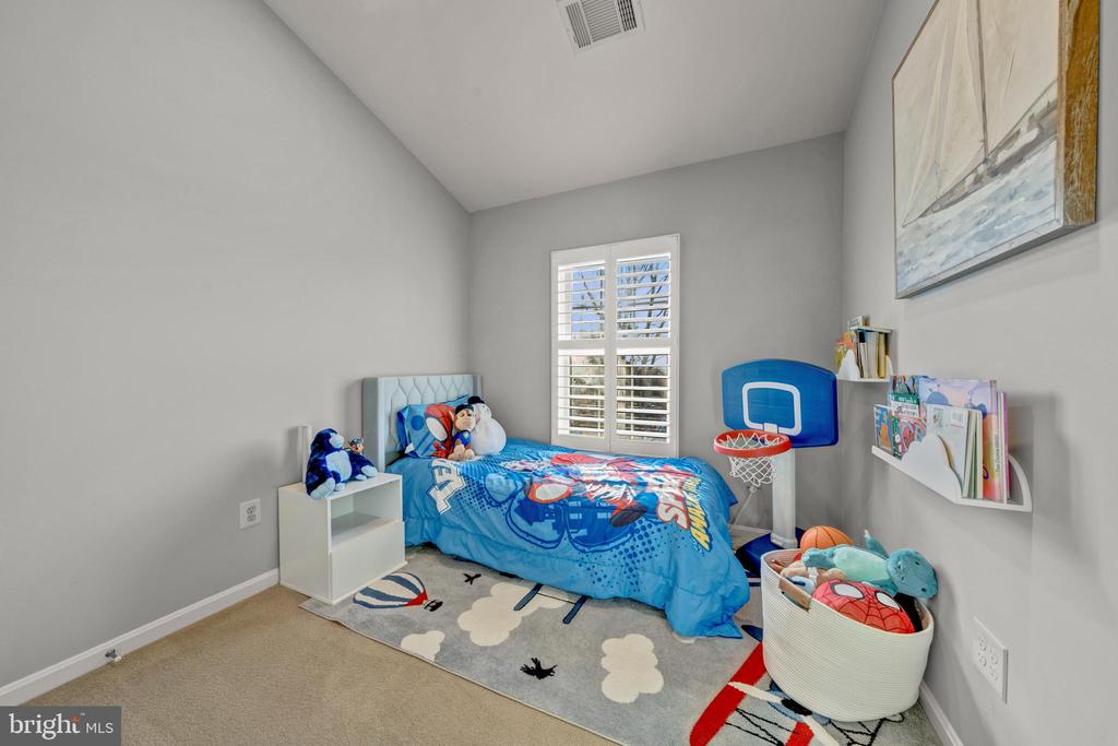 12027 EDGEMERE CIRCLE