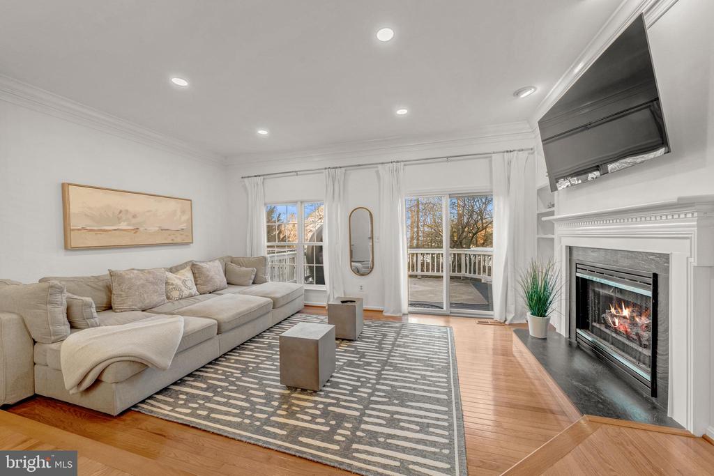 12027 EDGEMERE CIRCLE