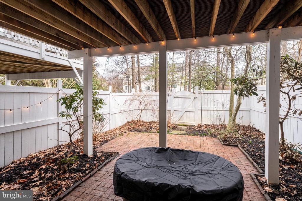 12027 EDGEMERE CIRCLE