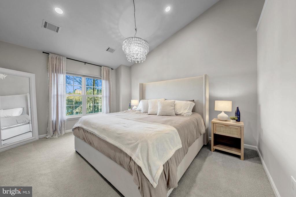 12027 EDGEMERE CIRCLE