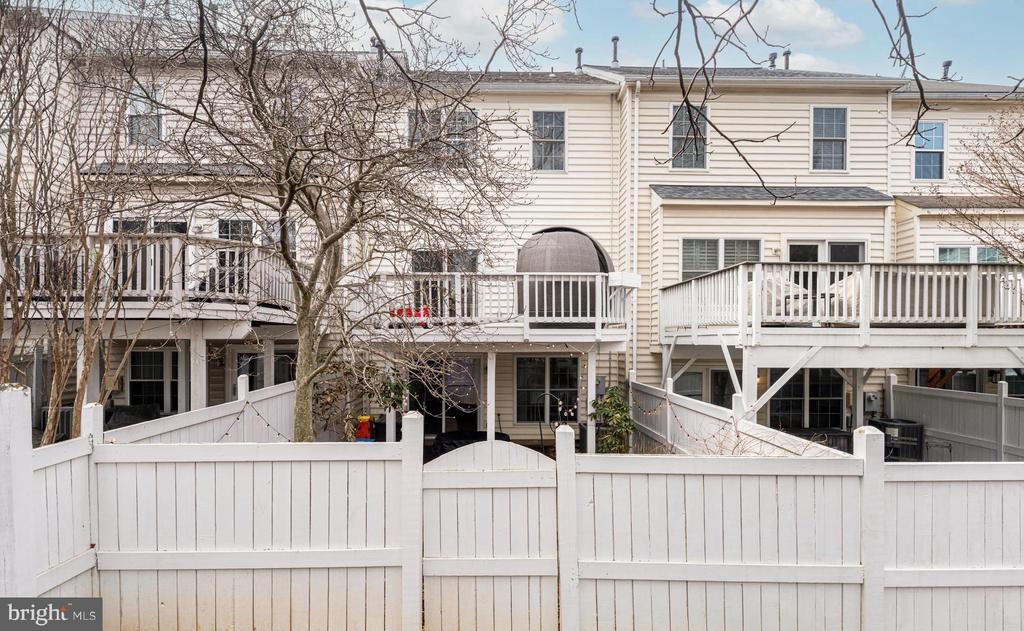 12027 EDGEMERE CIRCLE