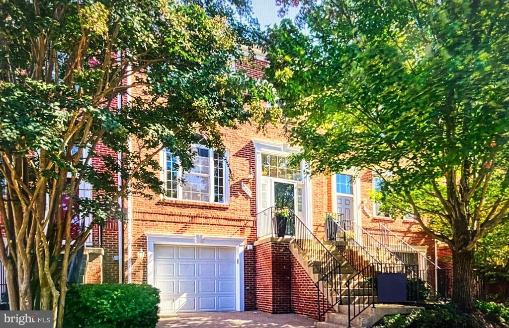 12027 EDGEMERE CIRCLE