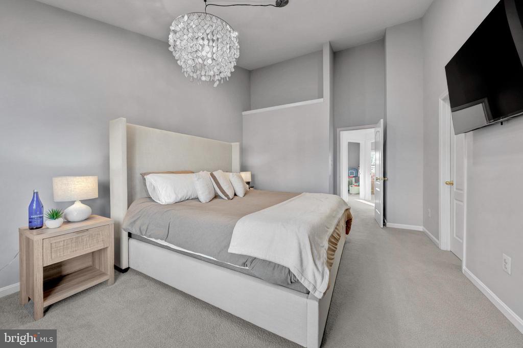 12027 EDGEMERE CIRCLE