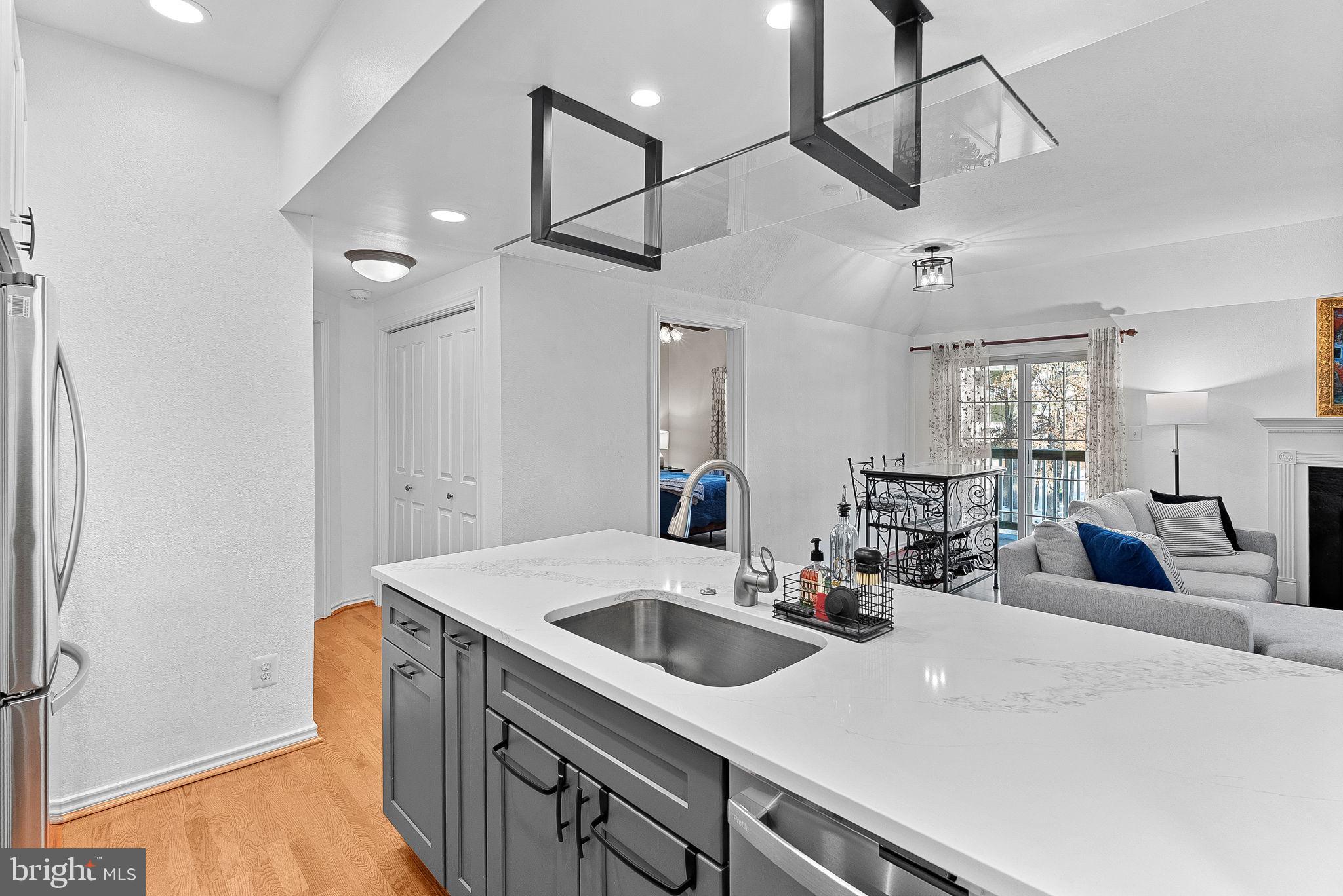 3916 PENDERVIEW DRIVE 428