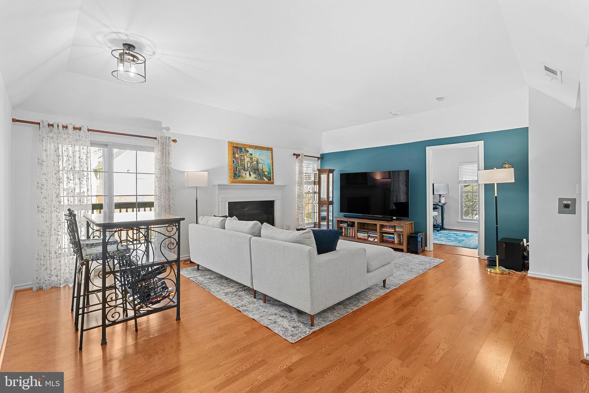 3916 PENDERVIEW DRIVE 428