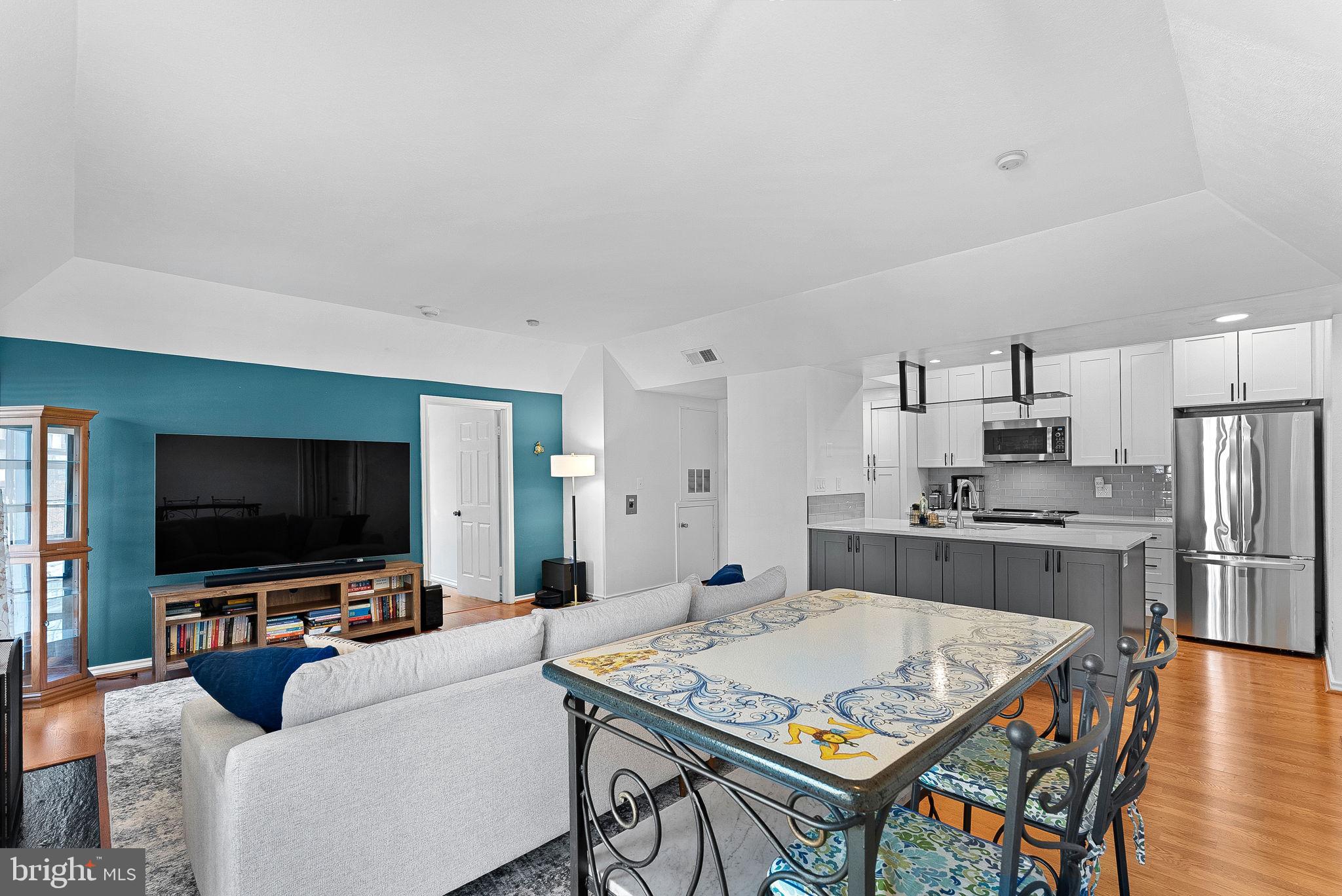 3916 PENDERVIEW DRIVE 428
