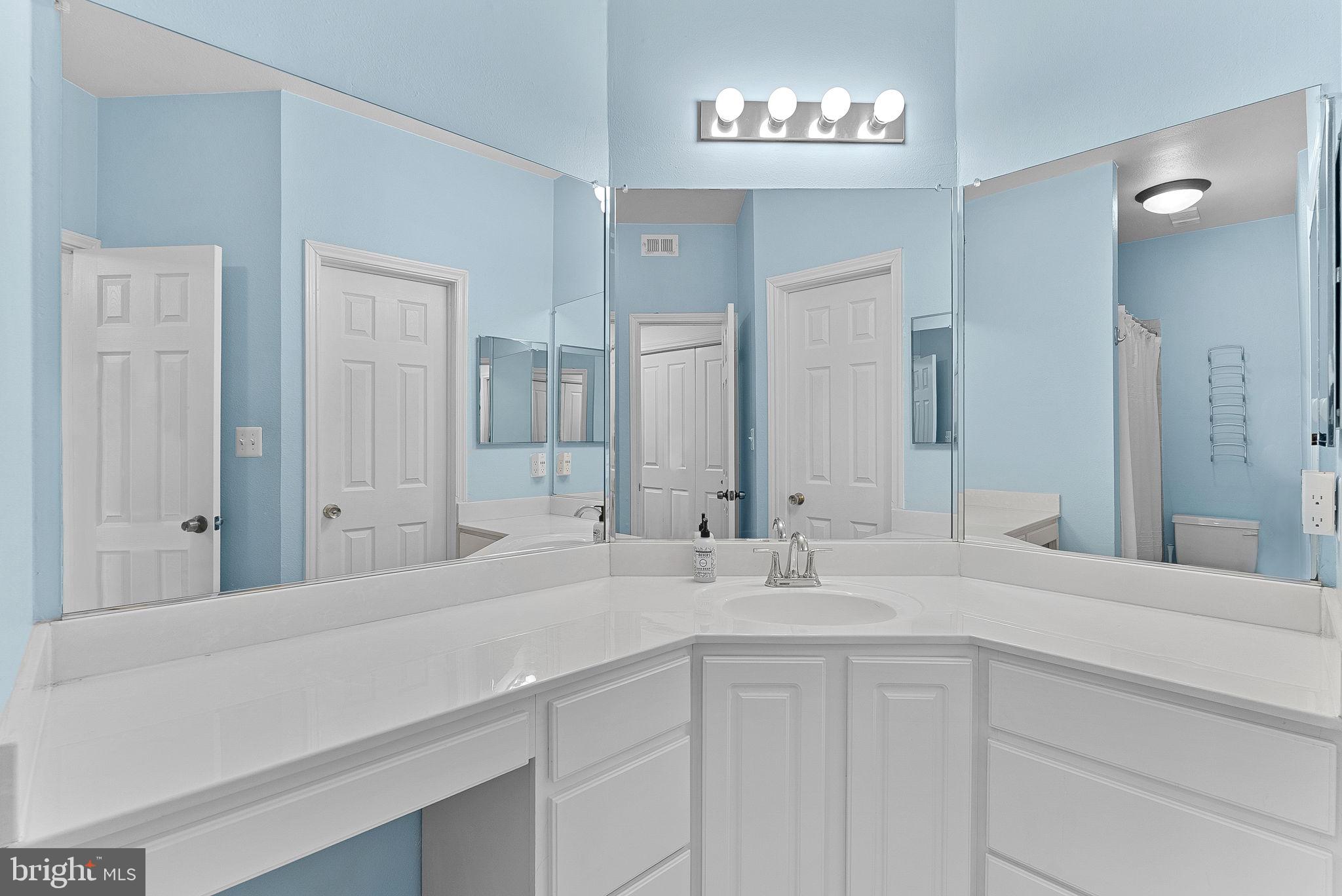 3916 PENDERVIEW DRIVE 428