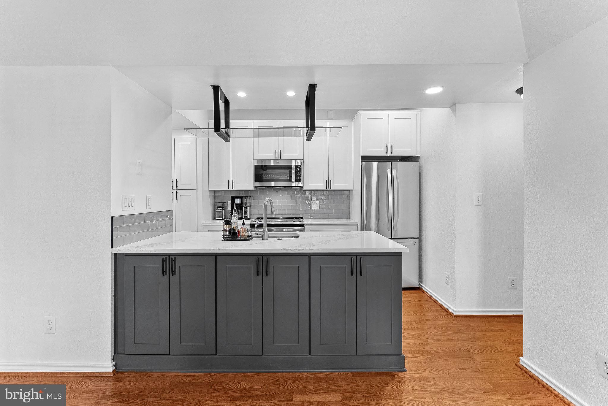3916 PENDERVIEW DRIVE 428
