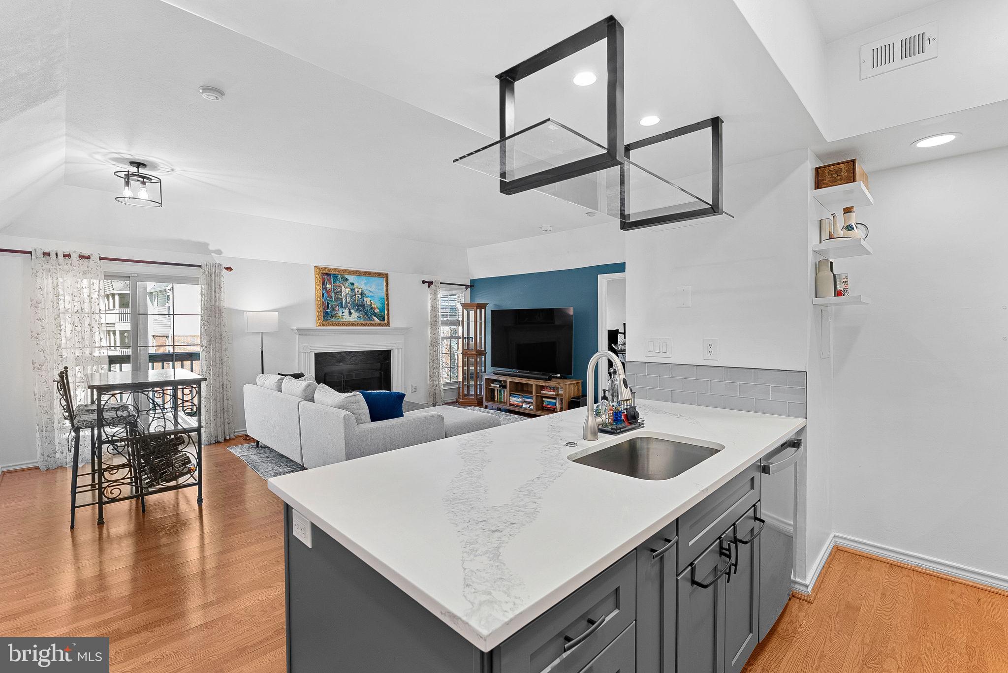 3916 PENDERVIEW DRIVE 428
