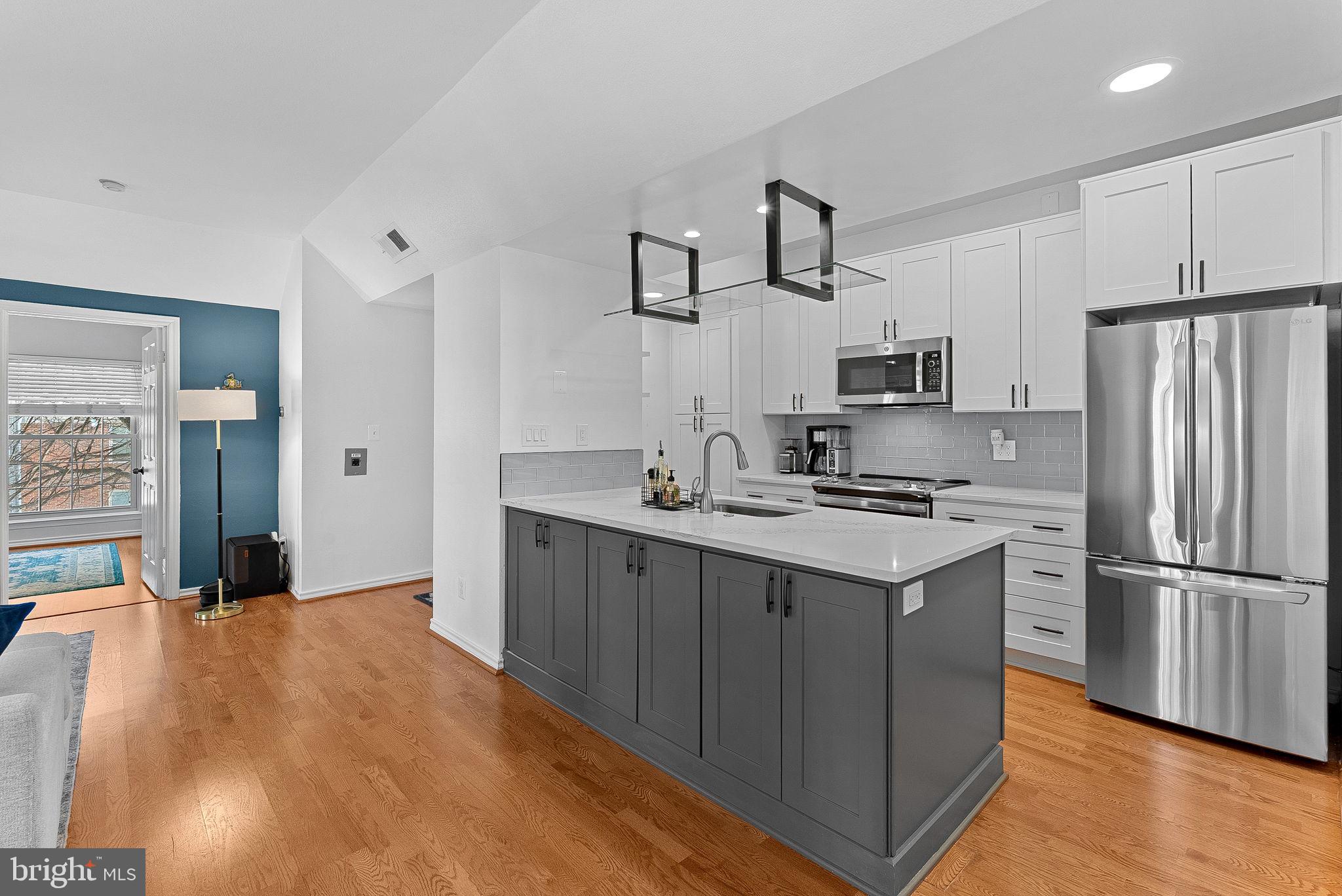 3916 PENDERVIEW DRIVE 428
